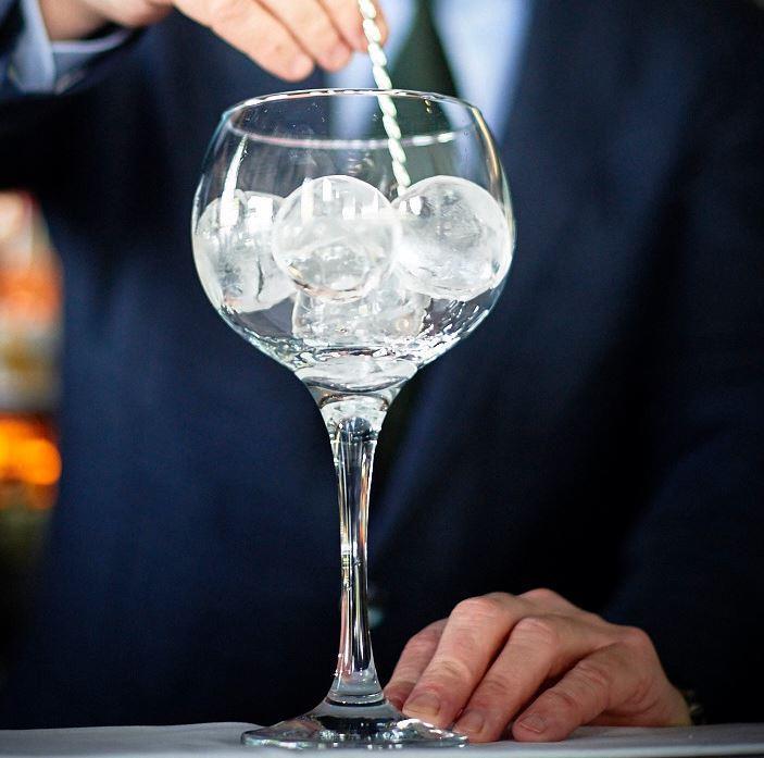 Ijs bollen GIN  1kg ca.11st