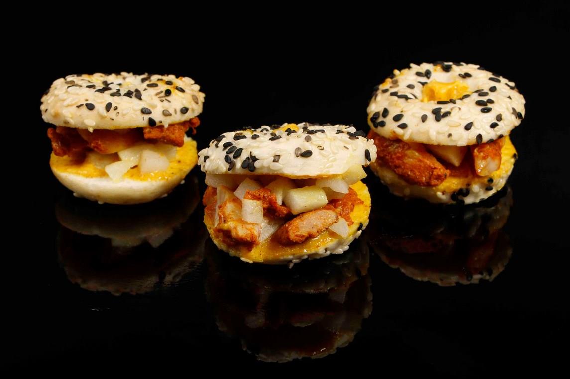 Mini bagel gegrilde kip, appel en curry 14g